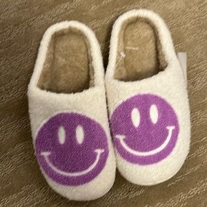 Slippers Sz Small 6-8